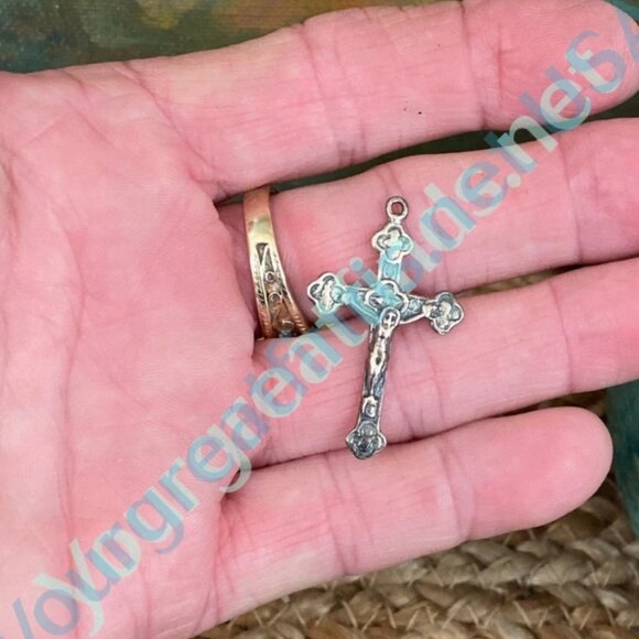 Time Worn Crucifix Pendant in Sterling Silver - Picture 4 of 4